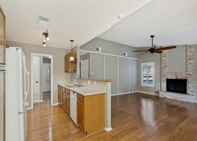 13318  Larkbrook St, San Antonio, TX 78233 — photo 5