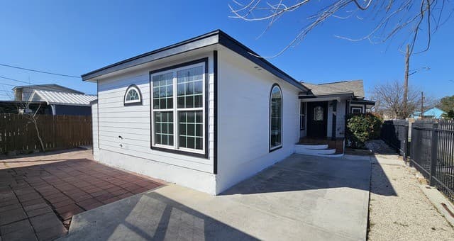 3902 W Salinas, San Antonio, TX 78207 — photo 5