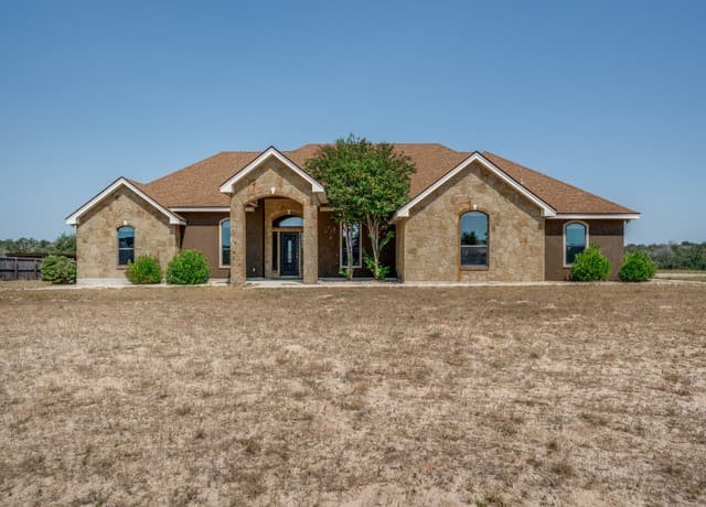 201  Abrego Lake, Floresville, TX 78114 — photo 3