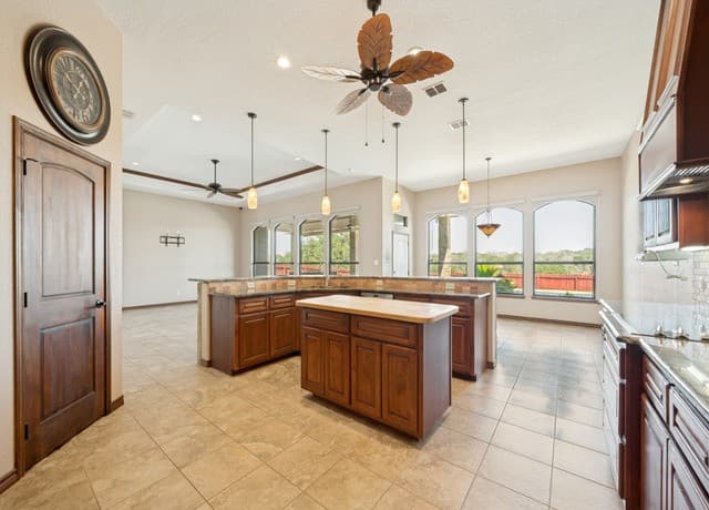 201  Abrego Lake, Floresville, TX 78114 — photo 7