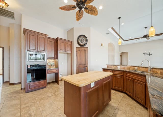 201  Abrego Lake, Floresville, TX 78114 — photo 9