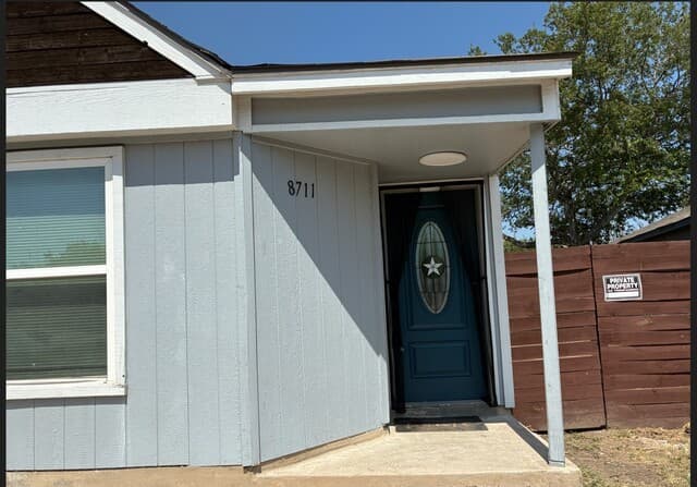 8711  Port Of Call Dr, San Antonio, TX 78242 — photo 2