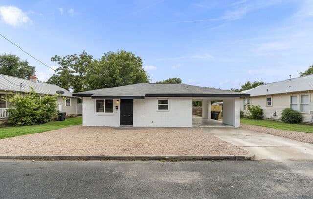 205  Mistletoe St, Fredericksburg, TX 78624 — photo 2