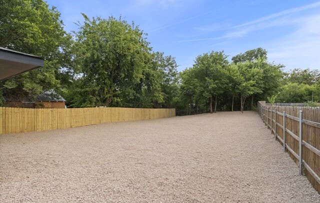 205  Mistletoe St, Fredericksburg, TX 78624 — photo 5
