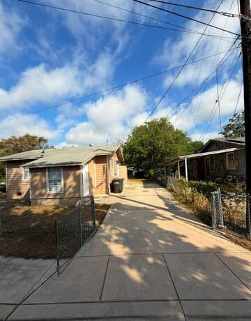 3123  Mars St