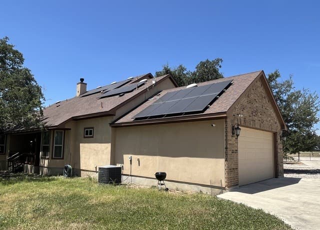 828  Martingale, Bandera, TX 78003 — photo 3