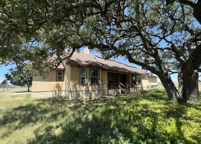 828  Martingale, Bandera, TX 78003 — photo 4