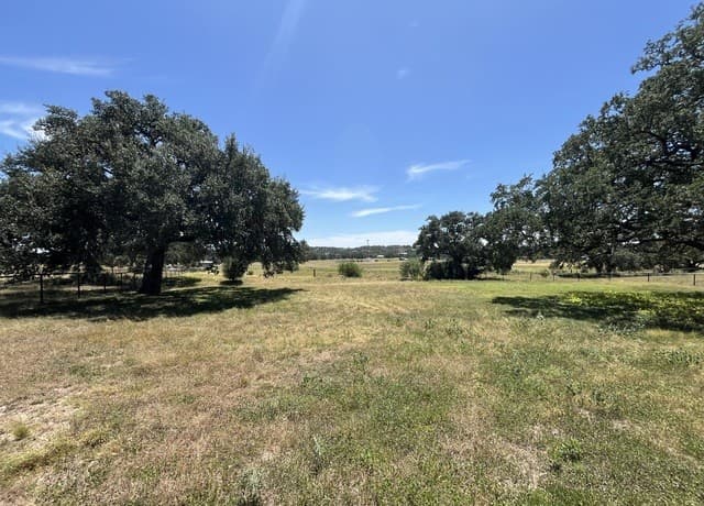 828  Martingale, Bandera, TX 78003 — photo 5