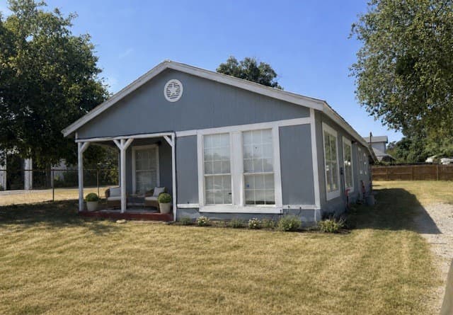 504 E Hondo