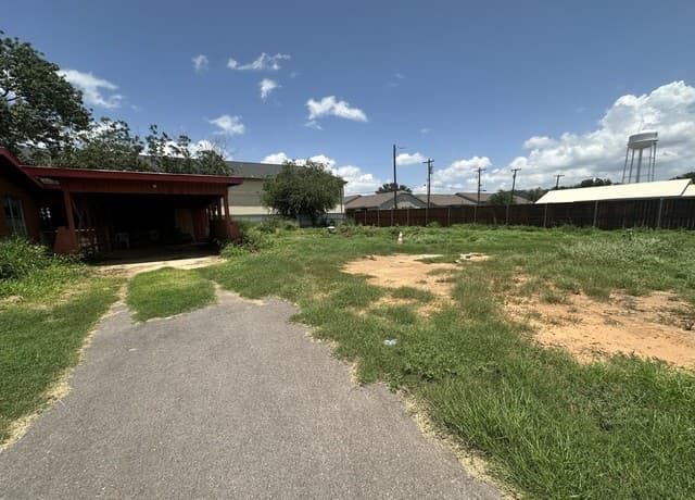 411 S Trevino St, Pearsall, TX 78061 — photo 4