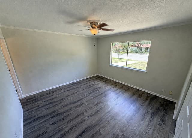 254  Flintstone Ln, Universal City, TX 78148 — photo 10