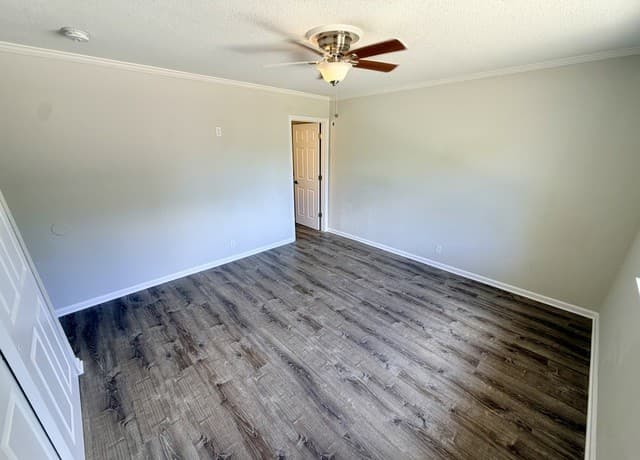 254  Flintstone Ln, Universal City, TX 78148 — photo 11