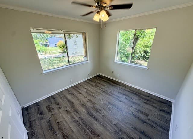 254  Flintstone Ln, Universal City, TX 78148 — photo 12
