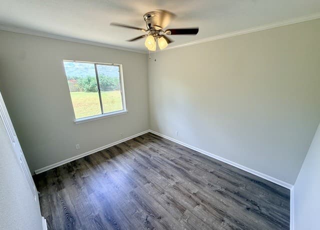 254  Flintstone Ln, Universal City, TX 78148 — photo 14