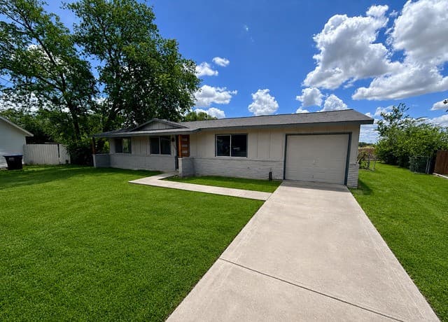 254  Flintstone Ln, Universal City, TX 78148 — photo 2