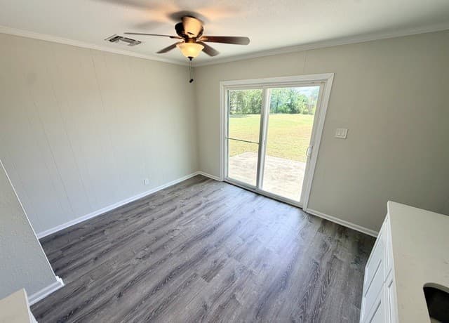 254  Flintstone Ln, Universal City, TX 78148 — photo 9