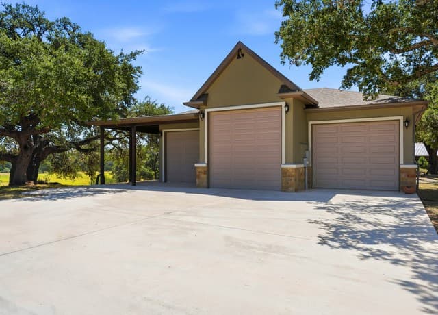 228  Lucky Rdg, Bandera, TX 78003 — photo 4