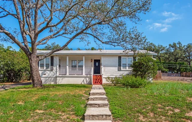 313  Lilac Ln