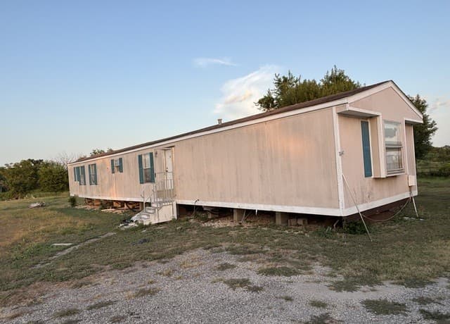 1140  Country Ln
