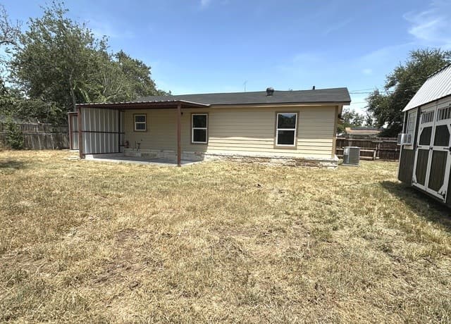 907  Dove Ave., Devine, TX 78016 — photo 11