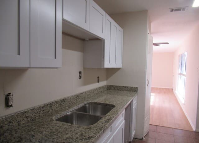 702  Longleaf St, San Antonio, TX 78219 — photo 6
