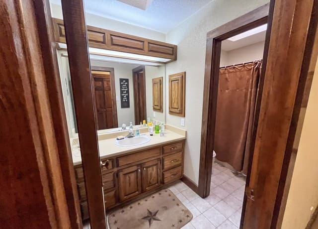 610  Hospital, Floresville, TX 78114 — photo 10