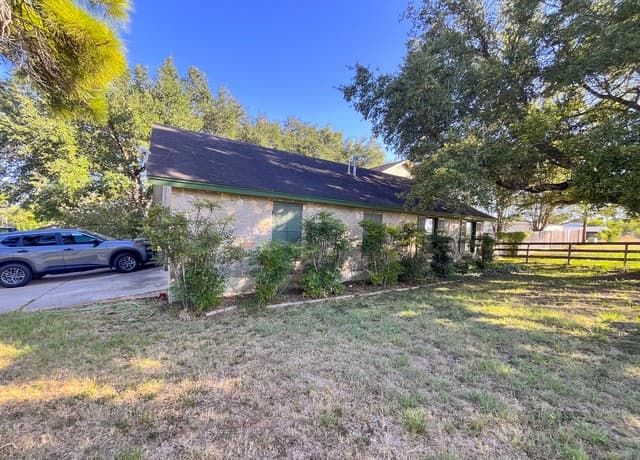 610  Hospital, Floresville, TX 78114 — photo 11