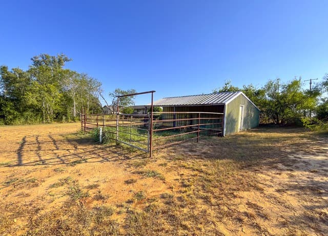610  Hospital, Floresville, TX 78114 — photo 17