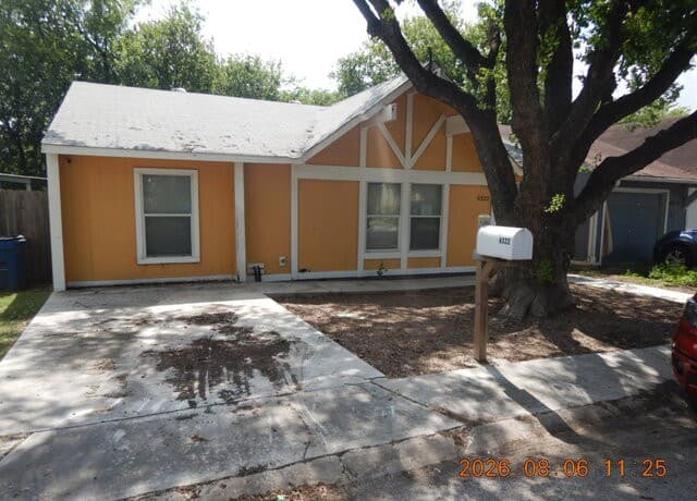 4322  Lehman Dr, Kirby, TX 78219 — photo 2