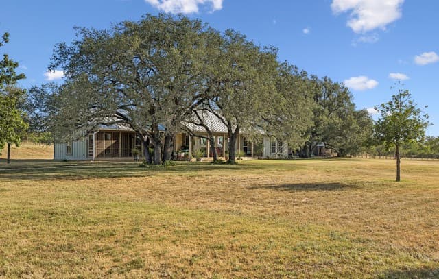 466  County Road 742, Yancey, TX 78886 — photo 3