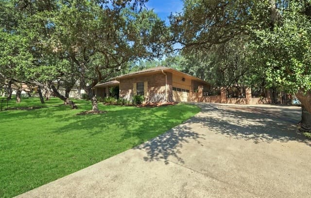 3443  Hunters Cir, San Antonio, TX 78230 — photo 2
