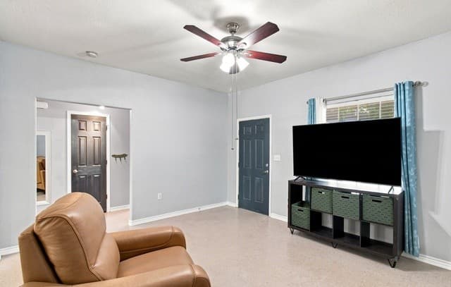 608  Whitman Ave, San Antonio, TX 78211 — photo 3