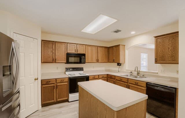 13103  Stoney Creek Dr, Universal City, TX 78148 — photo 10