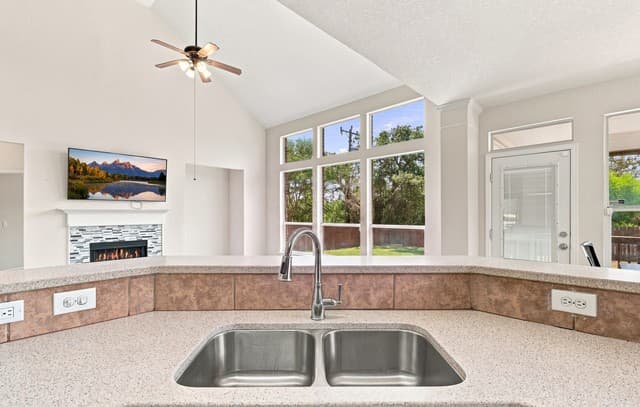 718  Desert Bluff, San Antonio, TX 78258 — photo 11