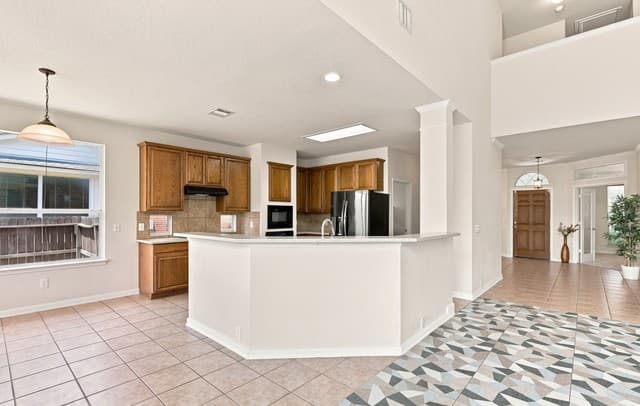 718  Desert Bluff, San Antonio, TX 78258 — photo 7