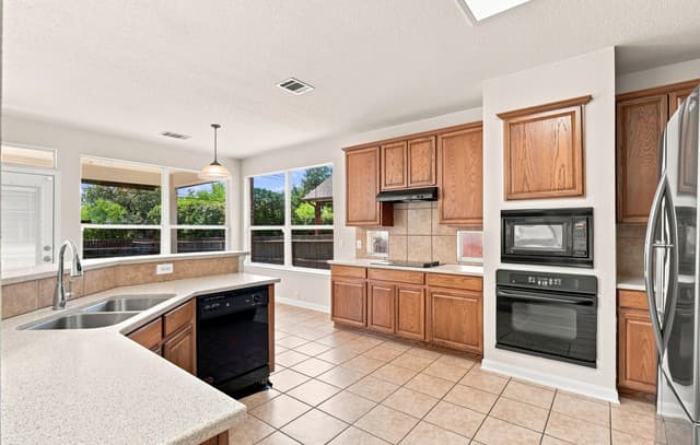 718  Desert Bluff, San Antonio, TX 78258 — photo 9
