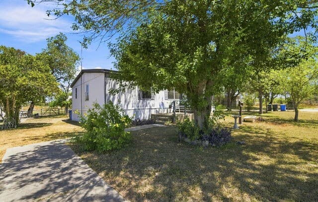207  River Ln, La Vernia, TX 78121 — photo 2