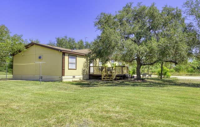 609  County Road 4647, Hondo, TX 78861 — photo 2