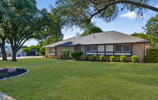 2839  Whisper Path St, San Antonio, TX 78230 — photo 2