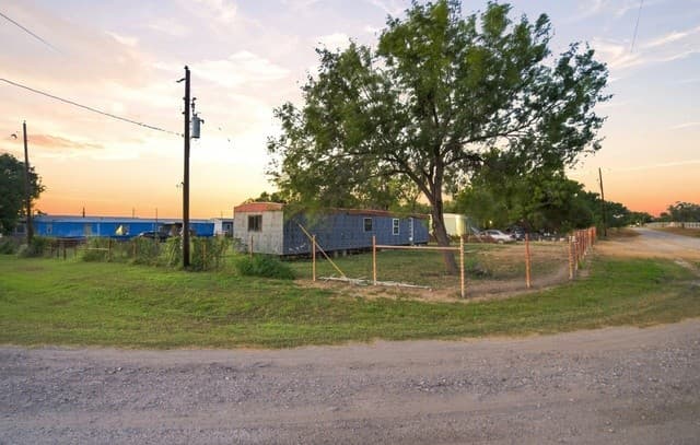 80  County Road 100, Floresville, TX 78114 — photo 2