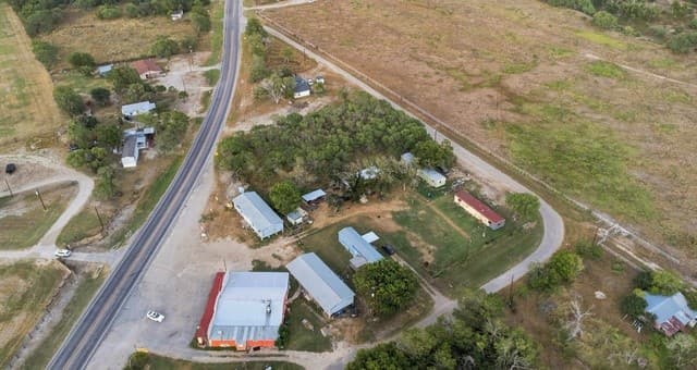 80  County Road 100, Floresville, TX 78114 — photo 6