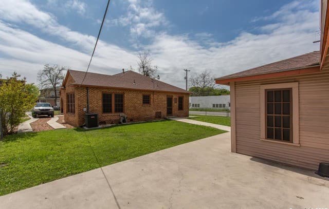 1633 W Kings Hwy, San Antonio, TX 78201 — photo 25