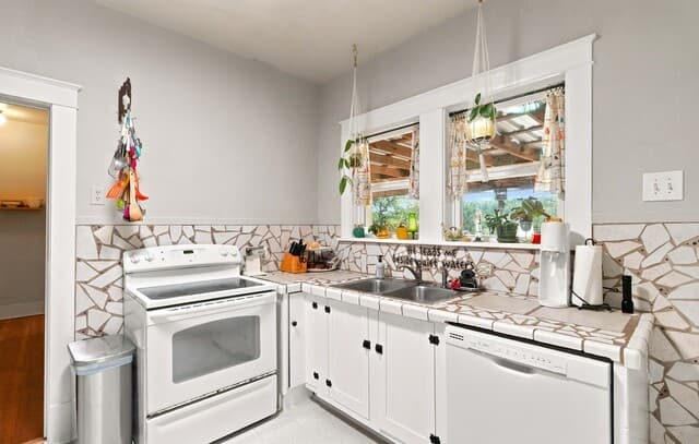 362  Black Oak Dr, Canyon Lake, TX 78133 — photo 9