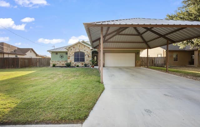 985  Boyd, Poteet, TX 78065 — photo 2