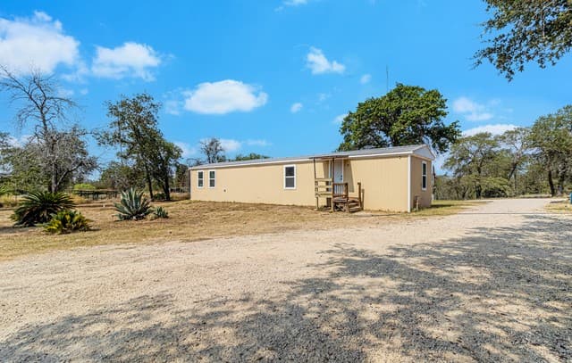 1235  Gayle, Poteet, TX 78065 — photo 2