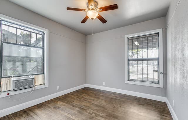 354  Las Palmas Dr, San Antonio, TX 78237 — photo 18