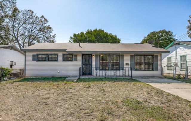 354  Las Palmas Dr, San Antonio, TX 78237 — photo 2