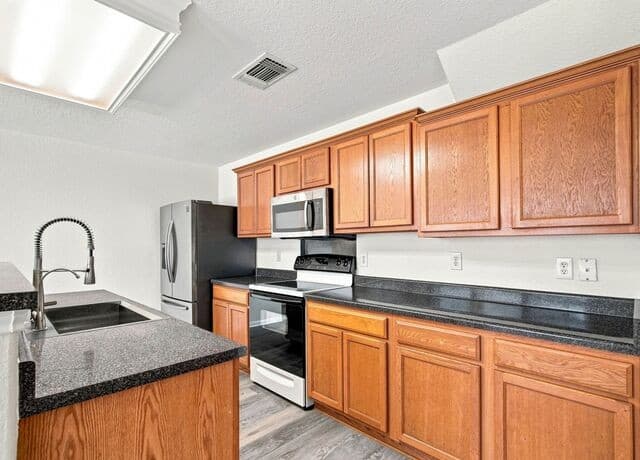 5512  Saffron Way, Leon Valley, TX 78238 — photo 11