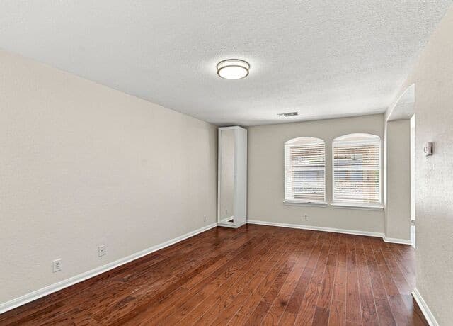5512  Saffron Way, Leon Valley, TX 78238 — photo 6