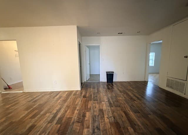 1008 N Main St, Pleasanton, TX 78064 — photo 10